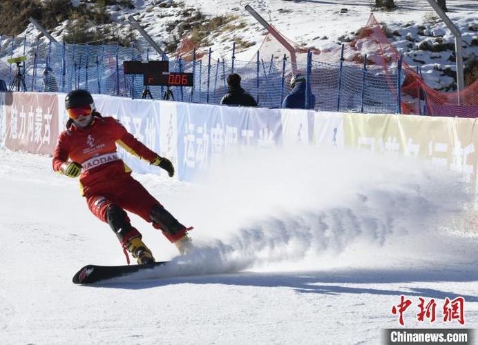 全国单板滑雪平行项目锦标赛暨十四冬资格赛在承德开赛