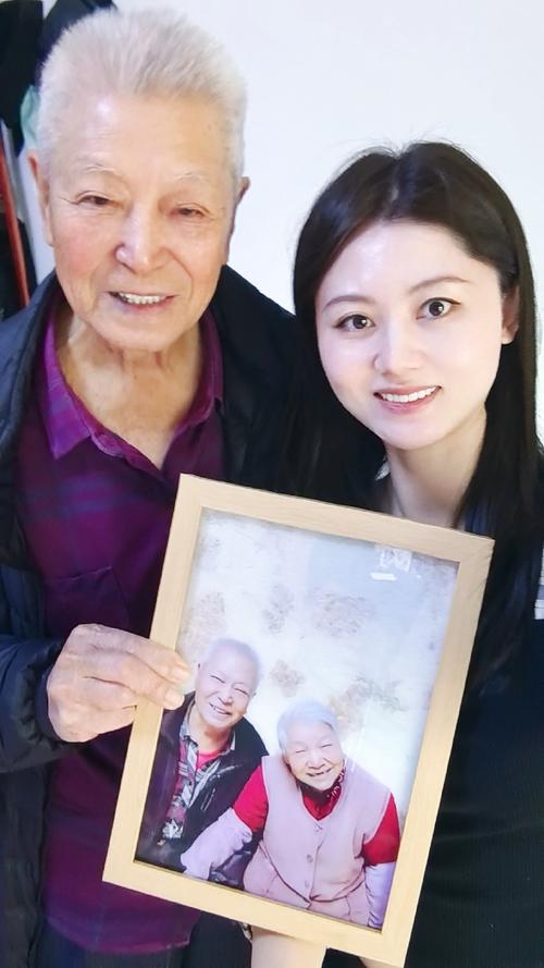 94岁老人和他的11台照相机