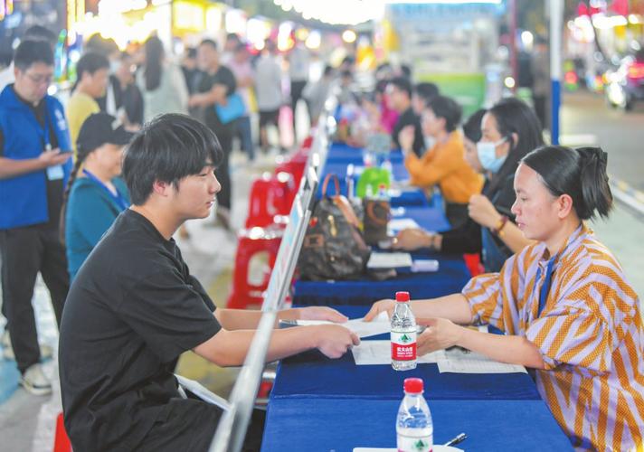 海口市琼山区“春风行动”招聘会活动火热出摊