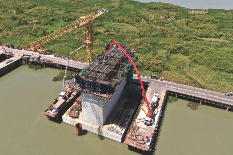 中企承建非洲最长矮塔斜拉桥成功合龙