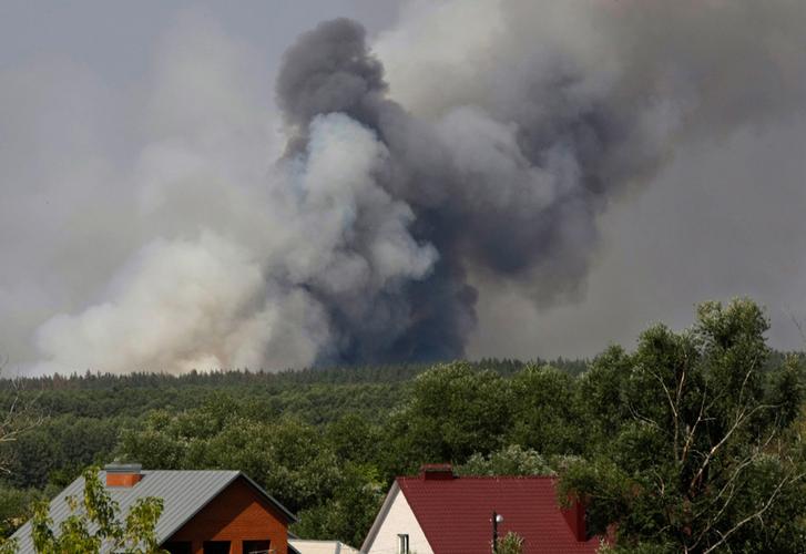 森林火灾产生大量烟尘 巴西南部多地降下“黑雨”