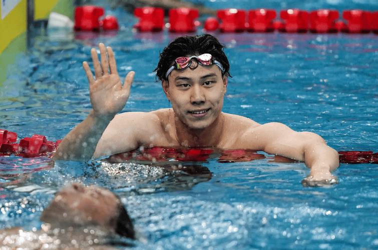 游泳——世界杯新加坡站:覃海洋夺得男子50米蛙泳冠军