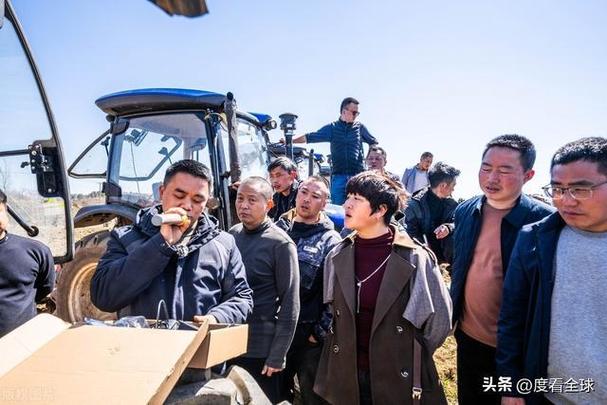 (乡村行·看振兴)“江南望郡”春耕见闻:老板转型“田保姆” 致力培育“新农人”