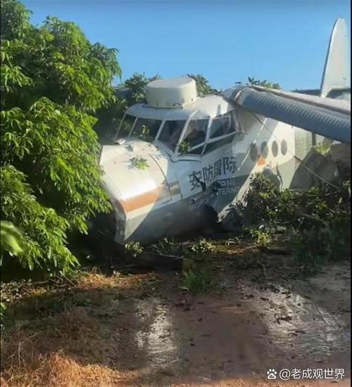 大连一架小型飞机因突发故障迫降 现场无人员伤亡