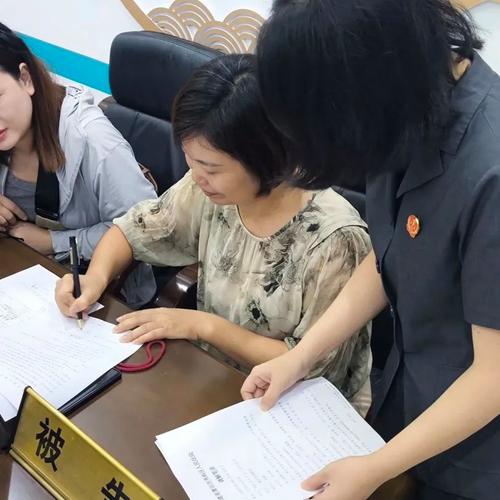 退休教师化身人民调解员:“要么原告是我学生,要么被告是”
