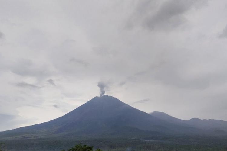 印尼塞梅鲁火山发生两次喷发_2