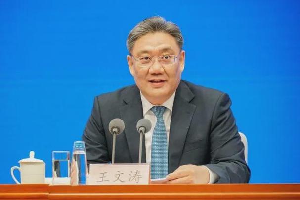 中国商务部部长王文涛会见德国副总理兼经济和气候保护部部长哈贝克