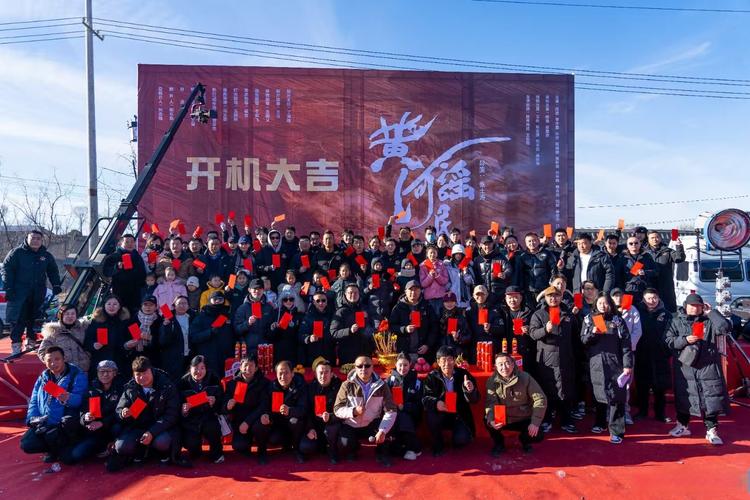 央视大型纪录片《绽放的花儿》在青海湖畔盛大开机