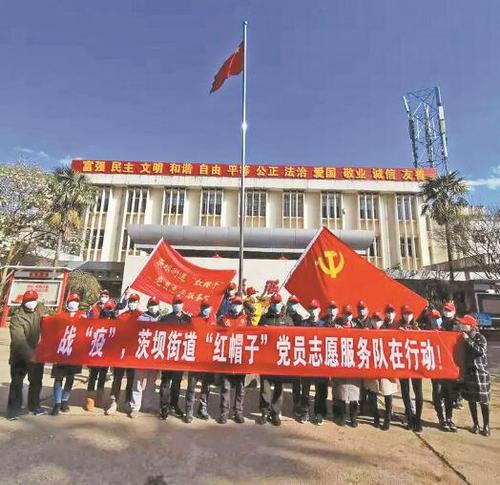 “四方议事会”解难题(党旗在基层一线高高飘扬)