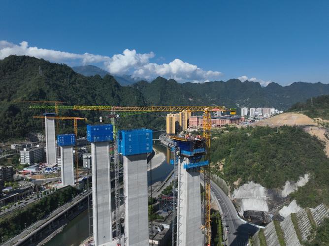 西渝高铁全线重难点工程任河特大桥首个0号块浇筑完成