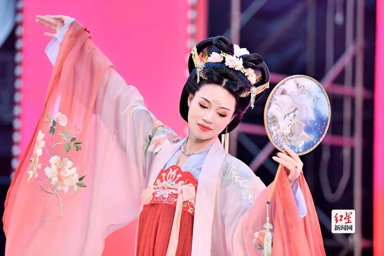 推动汉服“破圈”:“衣起锦官城”(成都)汉服周开幕