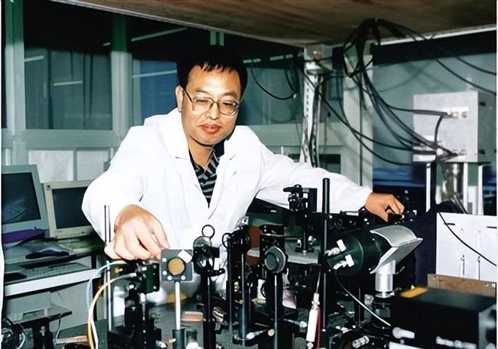 中国科研人员研发铷原子钟 稳定度刷新国际纪录