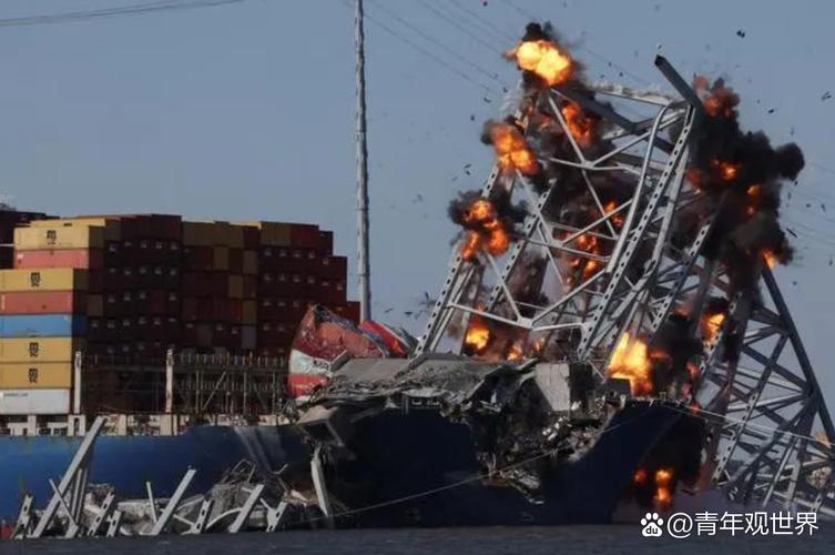 美国得州一大桥因驳船撞击关闭 部分石油泄漏