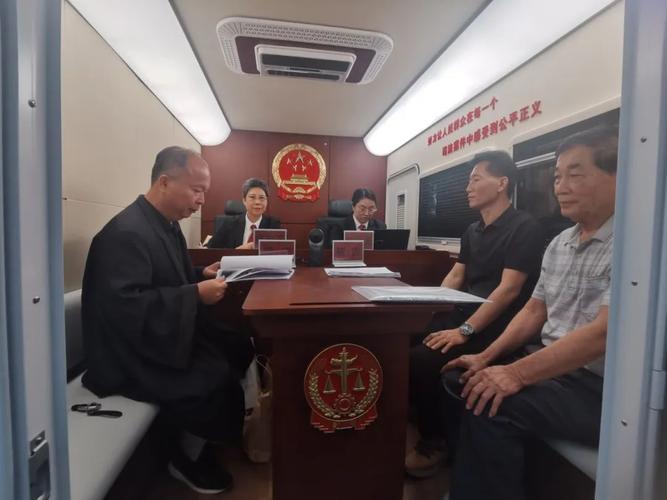 三亚:车载便民法庭将司法服务送到群众家门口