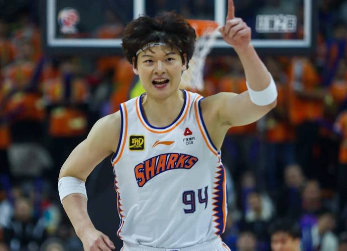 CBA综合|上海轻取江苏迎五连胜