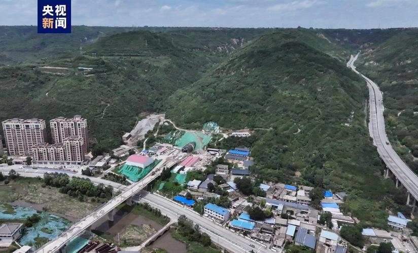 西延高铁控制性工程太康隧道顺利贯通