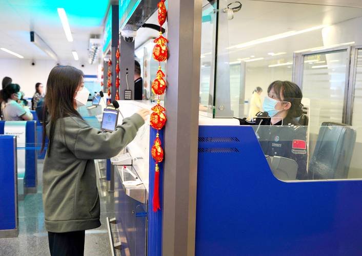 广西口岸通关便利化助力旅游热 边贸旺