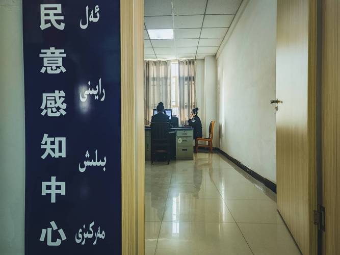 保定检察长“开门纳谏”倾听群众心声