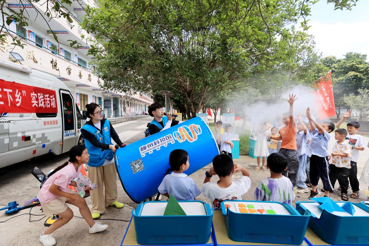 暑期自然科普热 各地科普场馆迎来人流高峰期