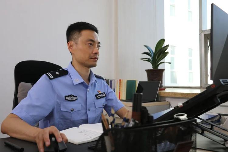 王立：“闲不住”的派出所长