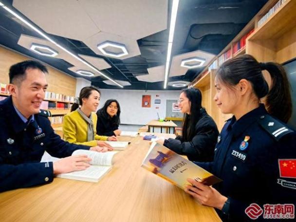 莆田出入境边防检查站:在国门迎新年 元旦守护“忠诚”轮