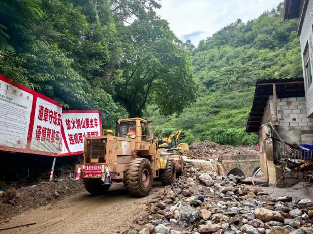 最新进展!通往四川雅安汉源县受灾地区国省县道均已抢通