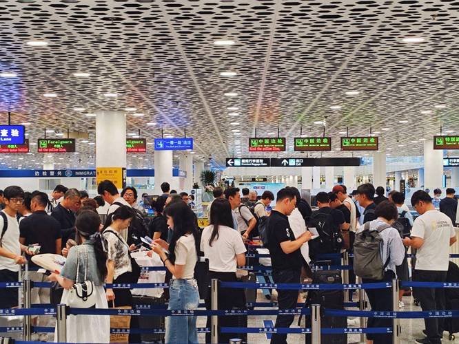 中秋假期临近,深圳出入境口岸迎客流高峰!家庭式出行成主流→