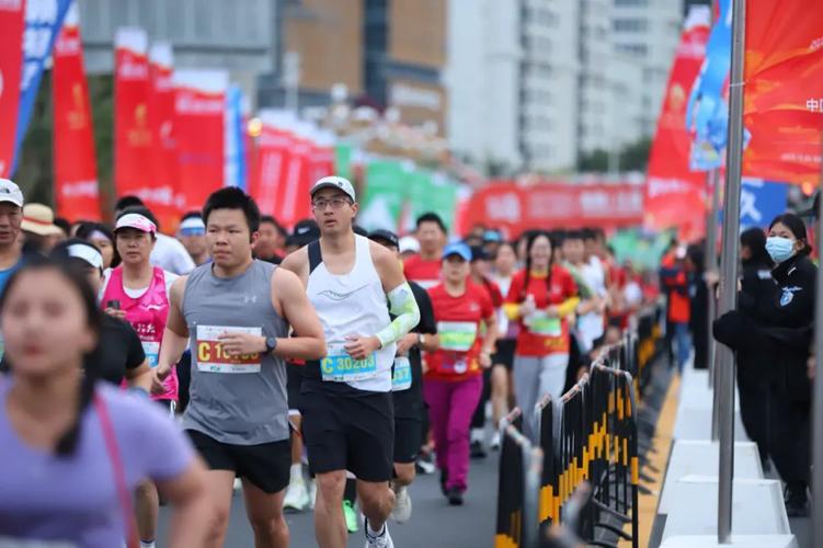 海南(三亚)马拉松赛12月29日开跑 总奖金50万元