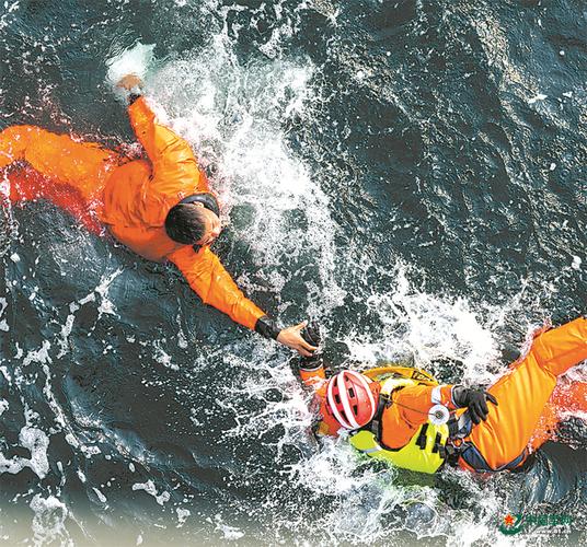 复杂海况下如何搜救?陆航部队开展训练提高应急搜救能力