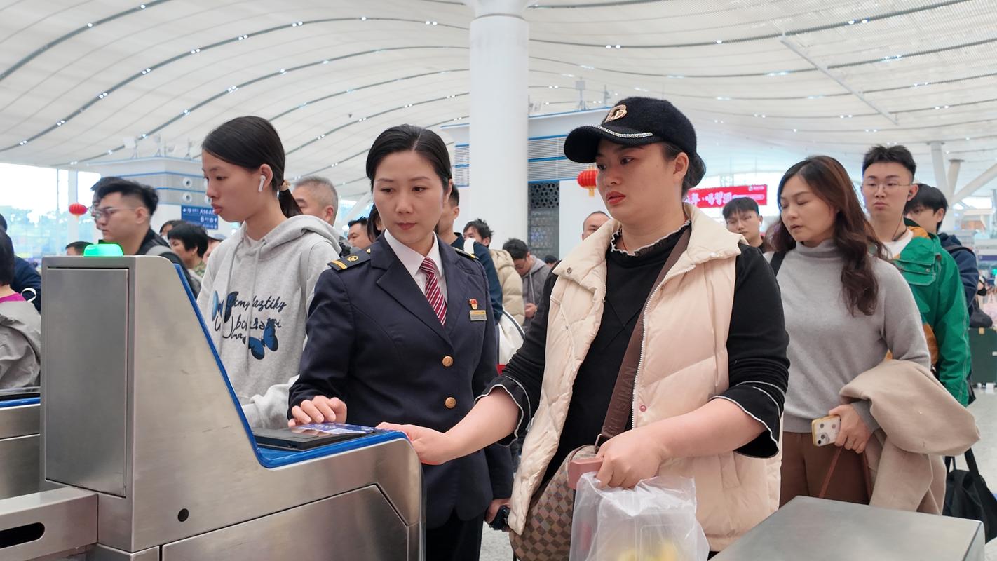 加开列车增加运力 深圳铁路预计发送旅客154万人次