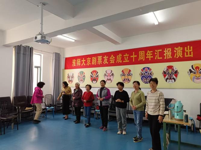 “银发族”课堂新气象:青年教师点亮老年大学