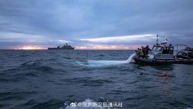 美国阿拉斯加一渔船因恶劣天气倾覆 5人失踪
