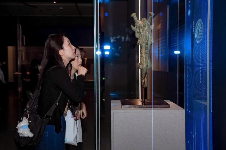 亲手触摸商代陶片 古代科技文物展带你穿越千年