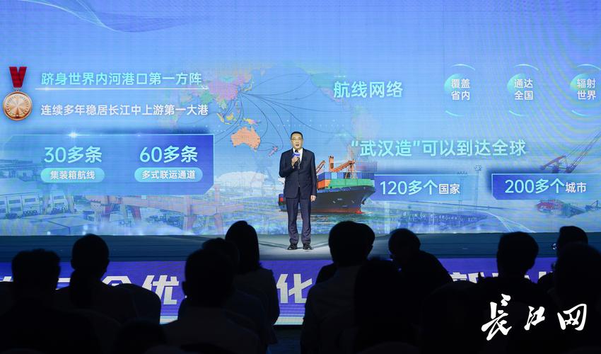 共话中国经济新机遇丨专访:进博会是深化瑞中经贸合作的重要平台——访瑞士中心董事会主席戴尚贤