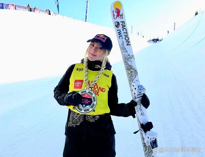 谷爱凌在新西兰雪山吃月饼和饺子,还“祝朋友们中秋节快乐”,前年曾拿月饼比心