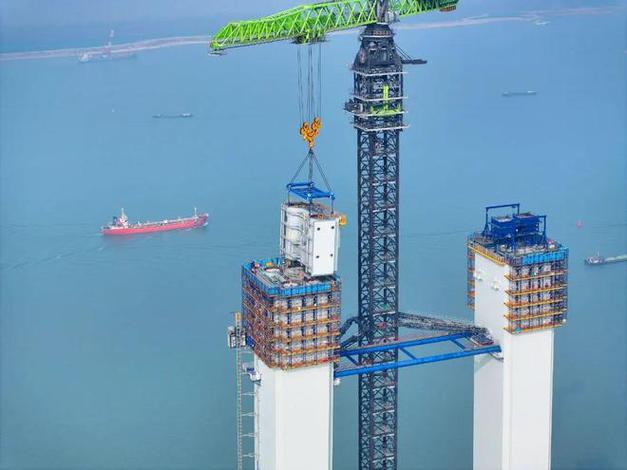 全球首个高低塔单侧无桩基础大跨度悬索桥建成通车