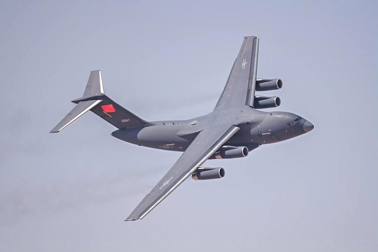 中国空军亮相埃及航展 运-20进行飞行展示