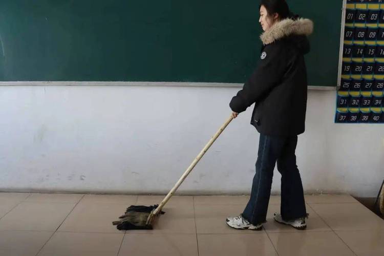 湖南交通工程学院组织2024级新生开展劳动教育实践活动