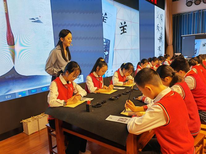 湖南信息学院“银龄教师”示范课展现汉字文化魅力