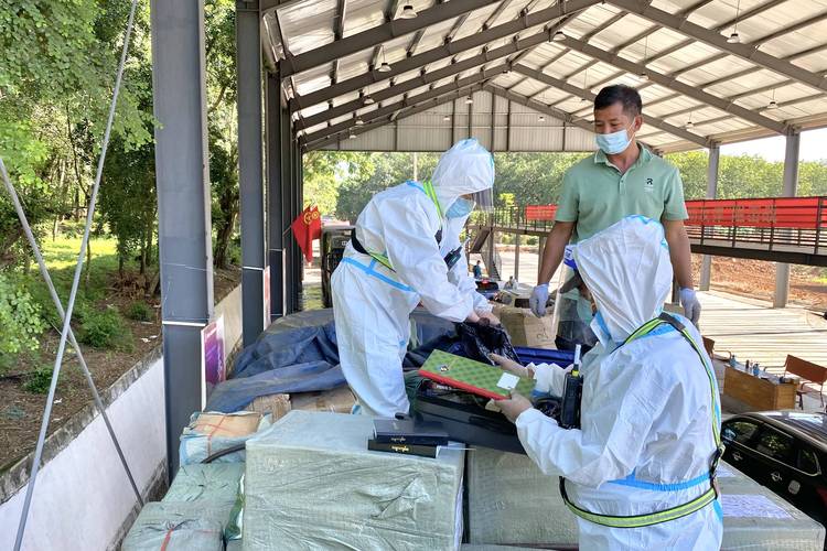 中缅边境云南临沧:民警查获易制毒化学品4.8吨