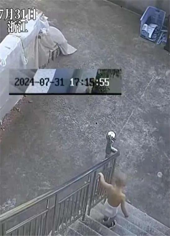 令人气愤!奶奶将孙子锁门外后续,监控曝光