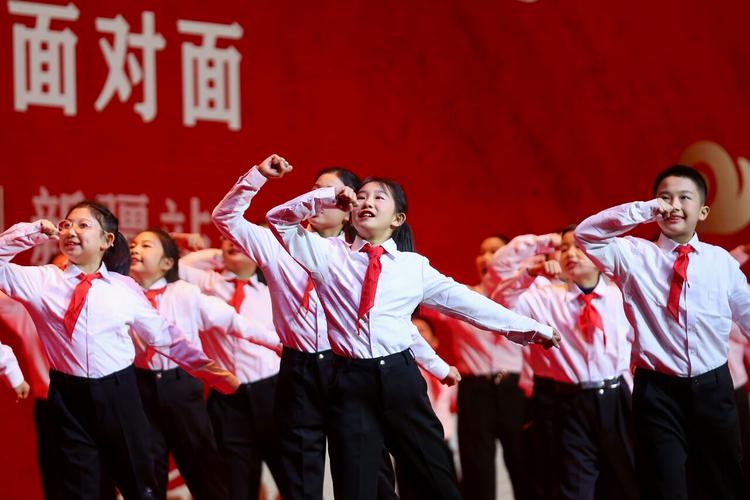 奥运冠军走进成都校园 传递榜样的力量