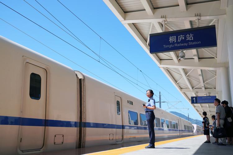 暑运过半!长三角铁路发送旅客近8550万人次
