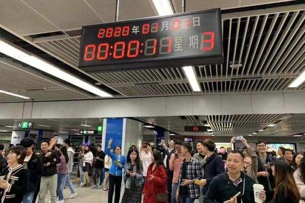跨年夜出行火热!深圳地铁多项数据破纪录
