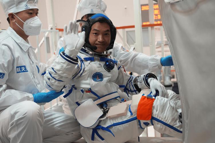 将圆梦太空!李广苏:从领空到太空 我为祖国飞得更高