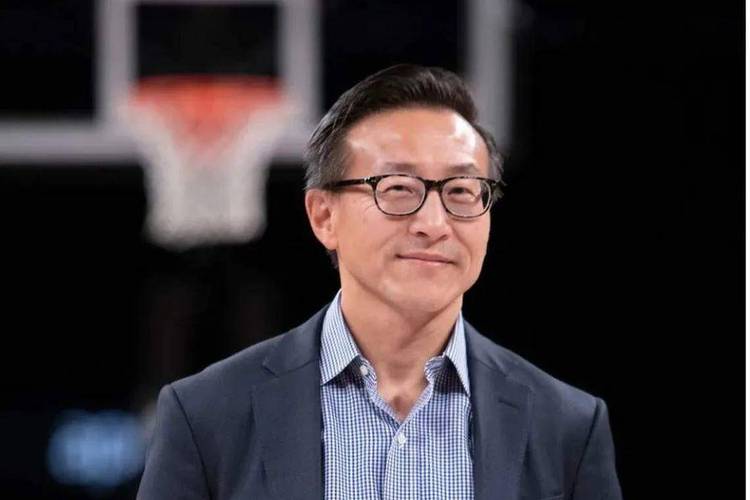 崔永熙今日或迎NBA首秀!篮网老板蔡崇信与球员拍摄大合影