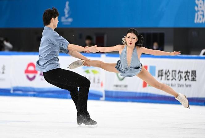王诗玥 柳鑫宇夺得十四冬花样滑冰公开组冰上舞蹈比赛冠军