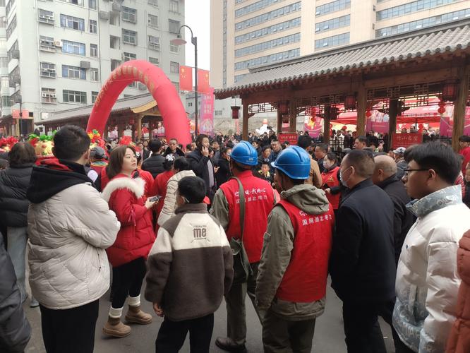 「新春走基层」万人踏春横山 成都电力护航民俗春台会