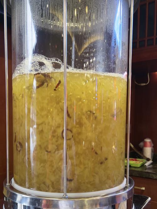 处暑后早晚温差大,燥邪易入侵,推荐养阴润燥的“小果梨汤”,保持健康活力
