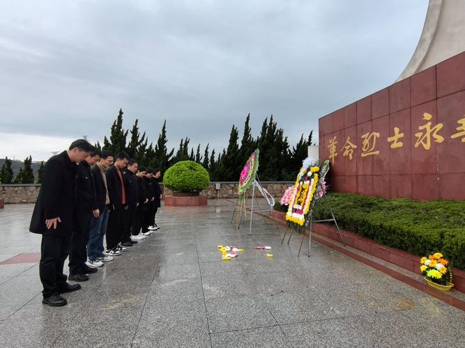 祭英烈寄哀思 福建森林消防开展清明祭扫活动